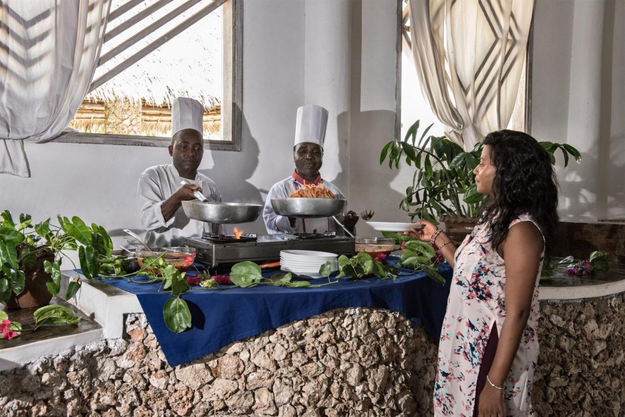 Jumbo Club Watamu Hotel Buitenkant foto