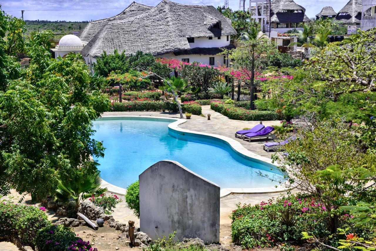Jumbo Club Watamu Hotel Buitenkant foto