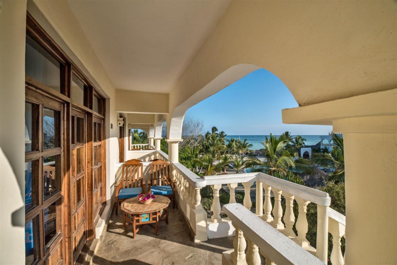 Jumbo Club Watamu Hotel Buitenkant foto