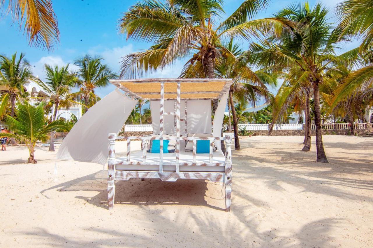 Jumbo Club Watamu Hotel Buitenkant foto