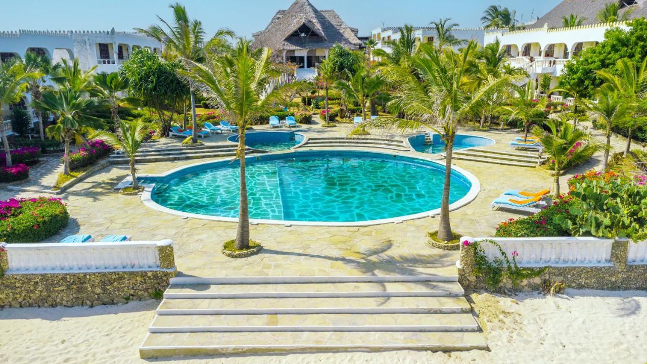 Jumbo Club Watamu Hotel Buitenkant foto