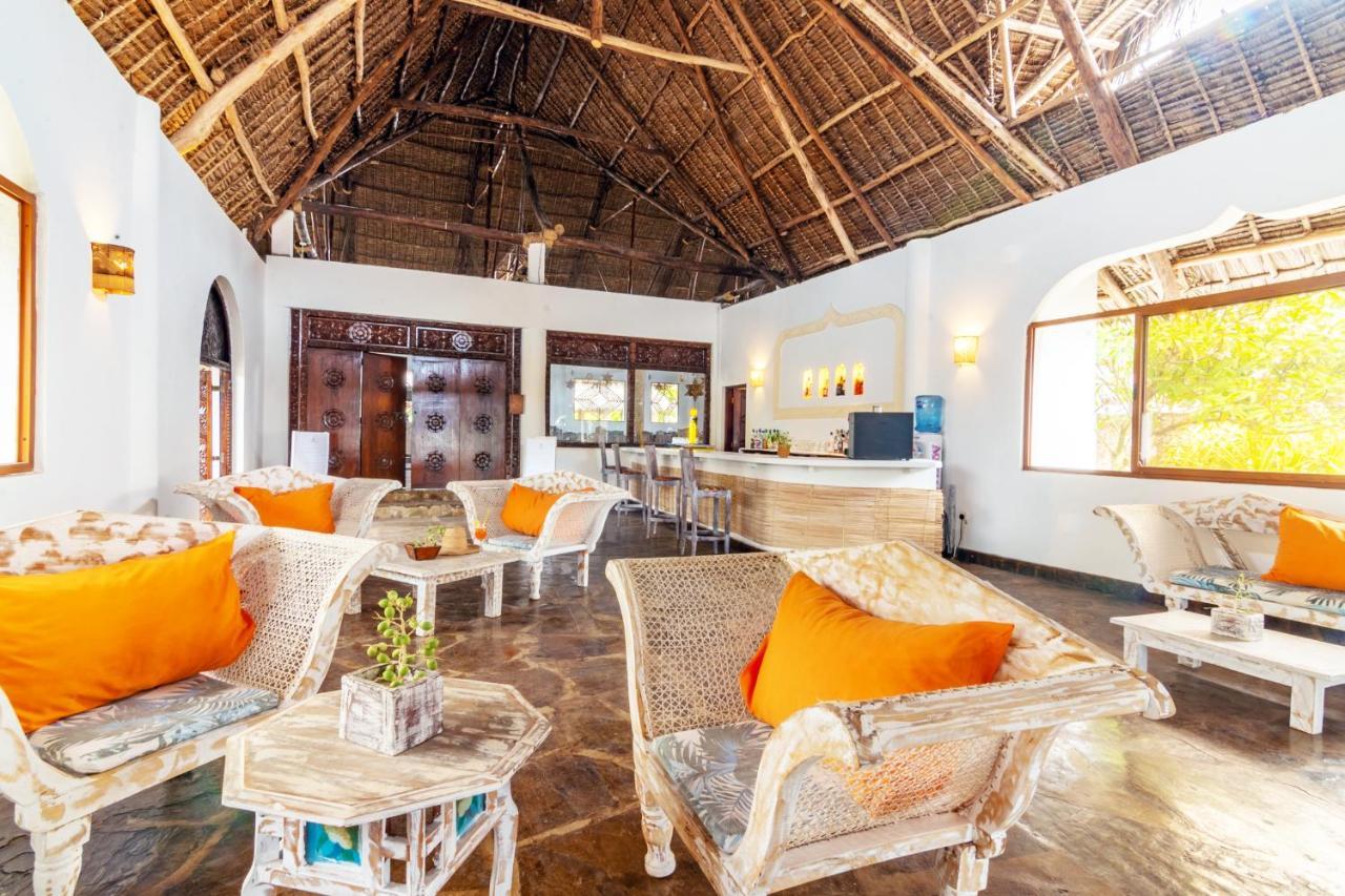 Jumbo Club Watamu Hotel Buitenkant foto