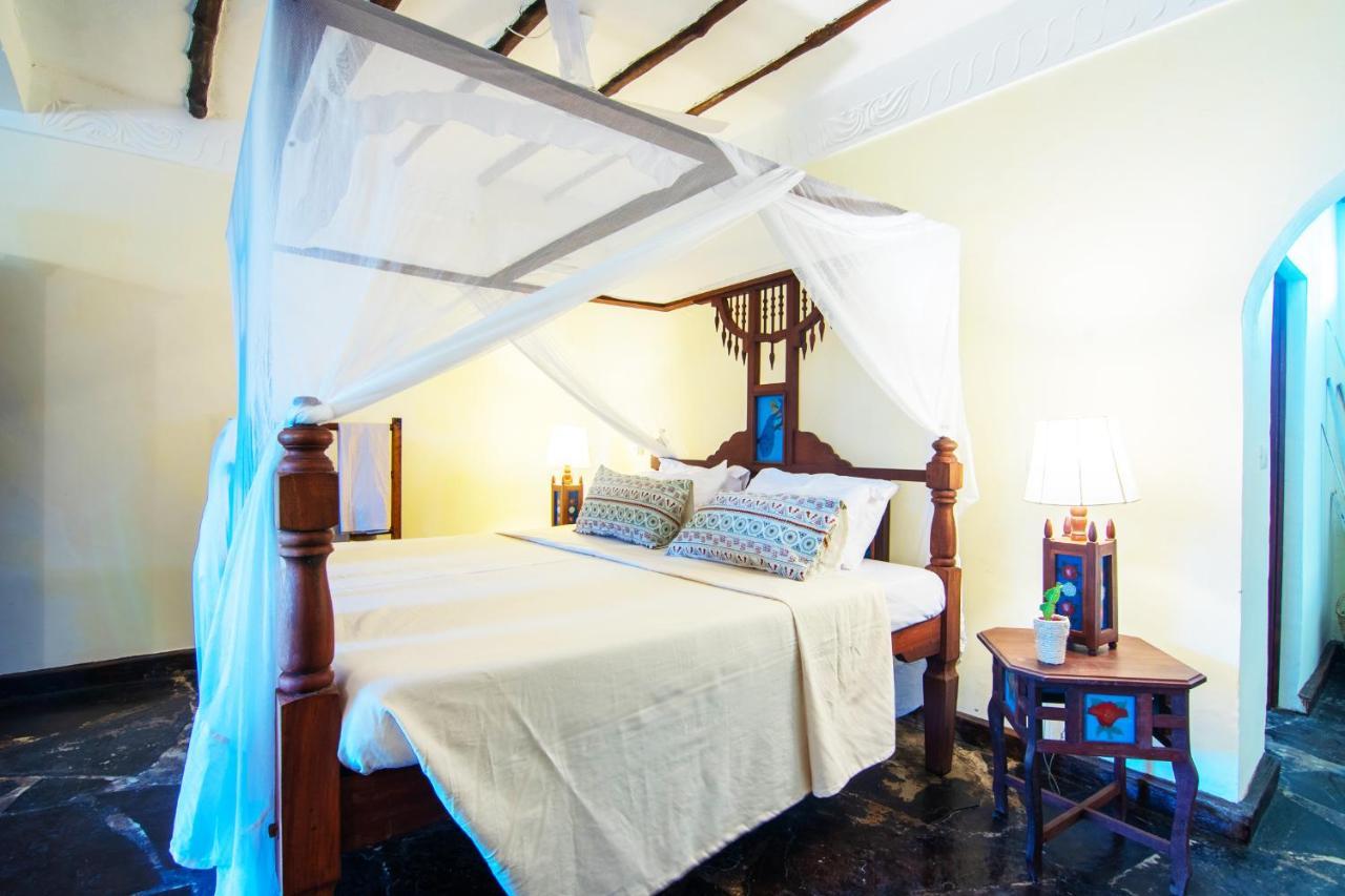 Jumbo Club Watamu Hotel Buitenkant foto
