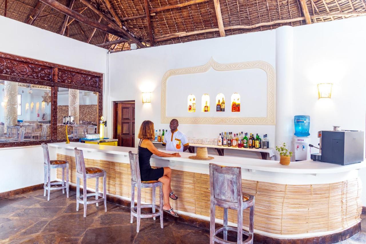 Jumbo Club Watamu Hotel Buitenkant foto
